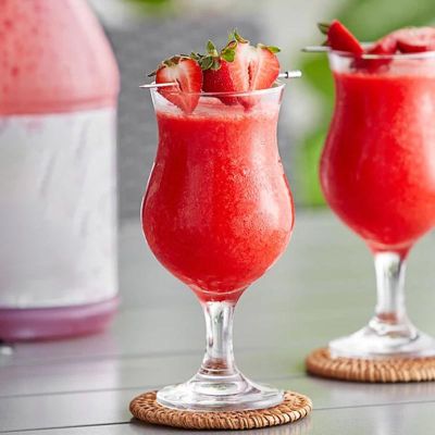 Buzzini Strawberry Flavoured Ice Drink Ice Slush Concentrate, 8 Kg - Buzzini