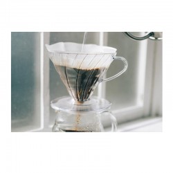 Hario VD-02T-UEX V60 02 قطارة بلاستيكية و40 طقم ورق ترشيحات، شفاف - 3