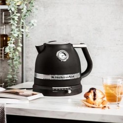KitchenAid 5KEK1522EBK غلاية أرتيسان، 1.5 لتر، أسود غير لامع - 3