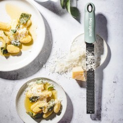 Microplane 46727E جهاز تقشير كلاسيكي ممتاز باللون الأخضر الأوكالبتوس - 5