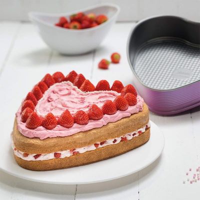 Zenker 7472 Kalp Şekilli Kelepçeli Kek Kalıbı, 27 cm - 2